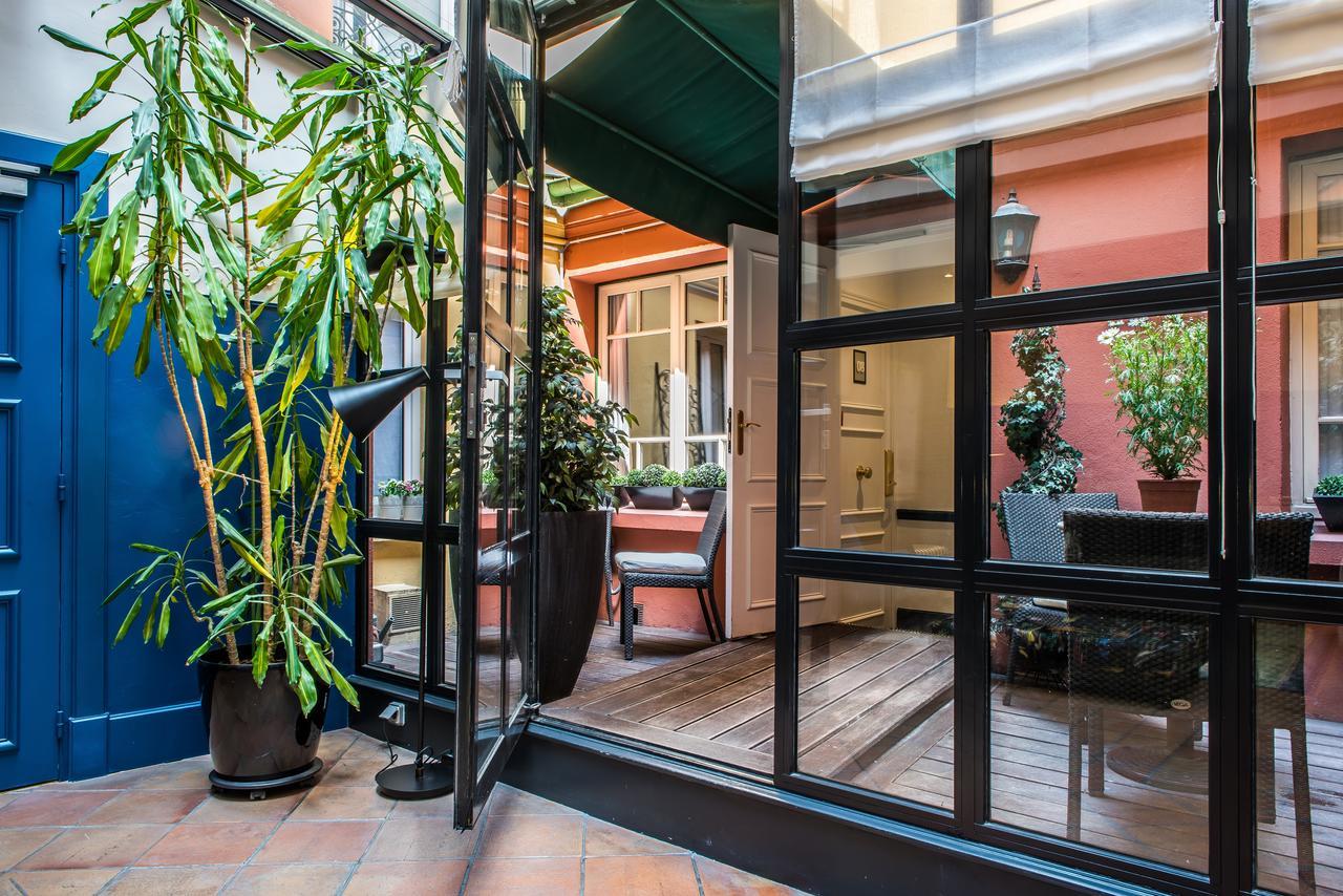 Hotel Jardin Le Brea Paris Bagian luar foto