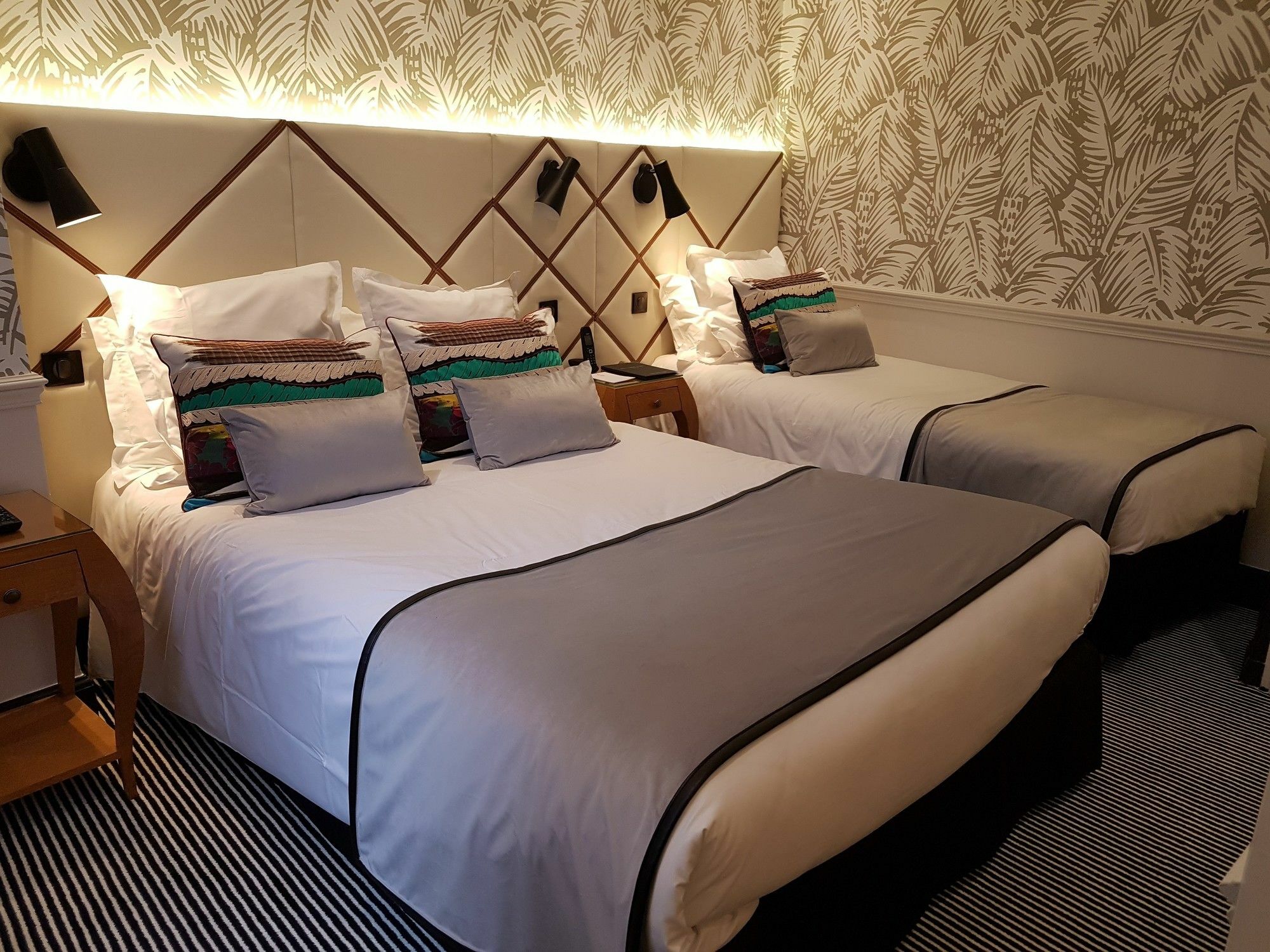 Hotel Jardin Le Brea Paris Bagian luar foto