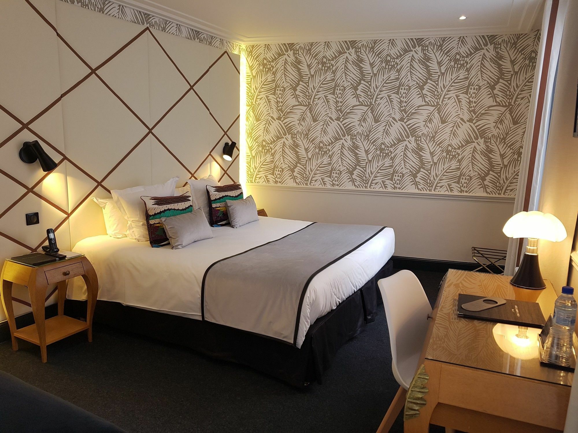 Hotel Jardin Le Brea Paris Bagian luar foto