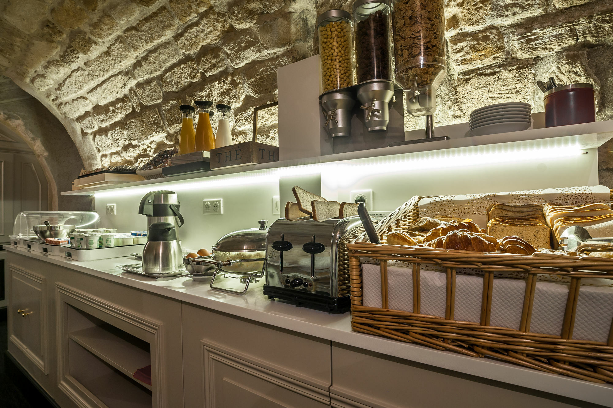 Hotel Jardin Le Brea Paris Bagian luar foto